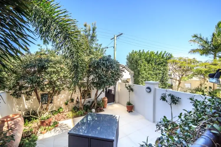 Second view of Homely townhouse listing, 2/214 Stanhill Drive, Chevron Island QLD 4217