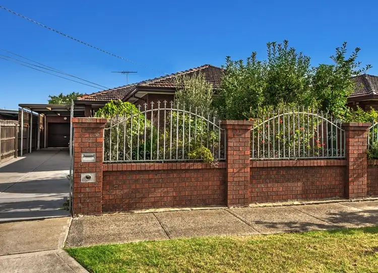 15 Swansea Parade, St Albans VIC 3021