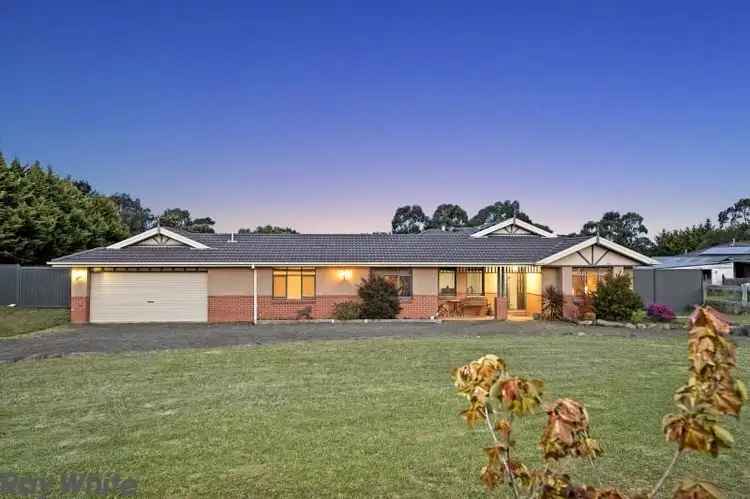 3 Newnham Drive, Romsey VIC 3434