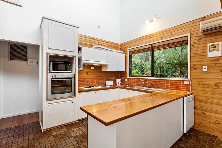 Fifth view of Homely house listing, 8 Trent Court, Notting Hill VIC 3168