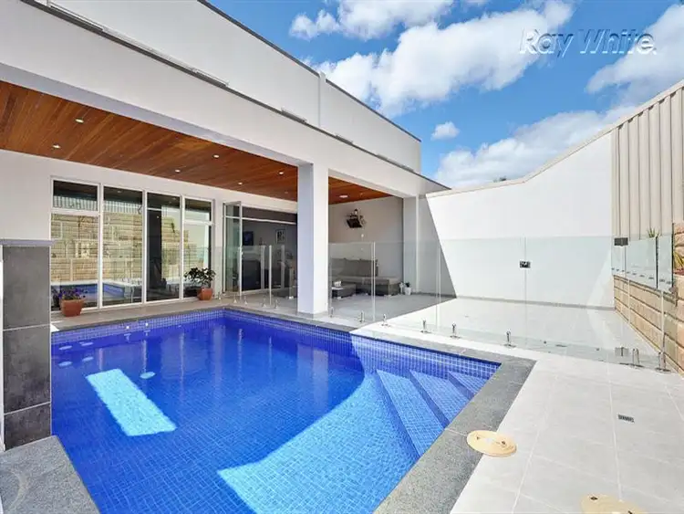 2, 81 Military Road, Tennyson SA 5022