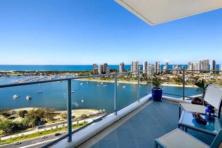 4 Como Crescent, Southport QLD 4215
