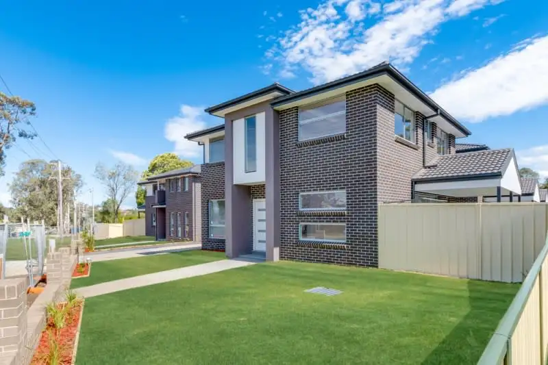 Main view of Homely townhouse listing, 8/85-87 Saywell Road, Macquarie Fields NSW 2564