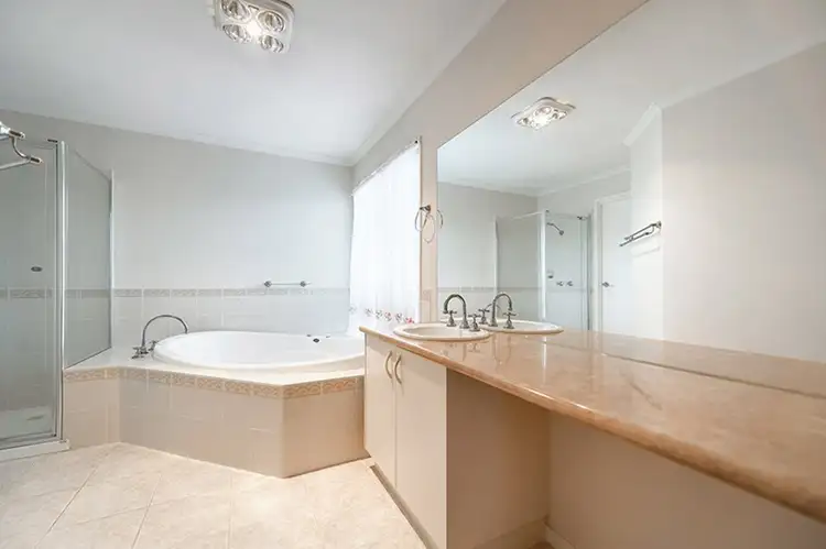 Seventh view of Homely house listing, 2 Deauville Green, Craigieburn VIC 3064
