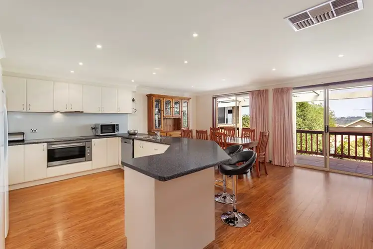 52 Kirkford Drive, Mooroolbark VIC 3138