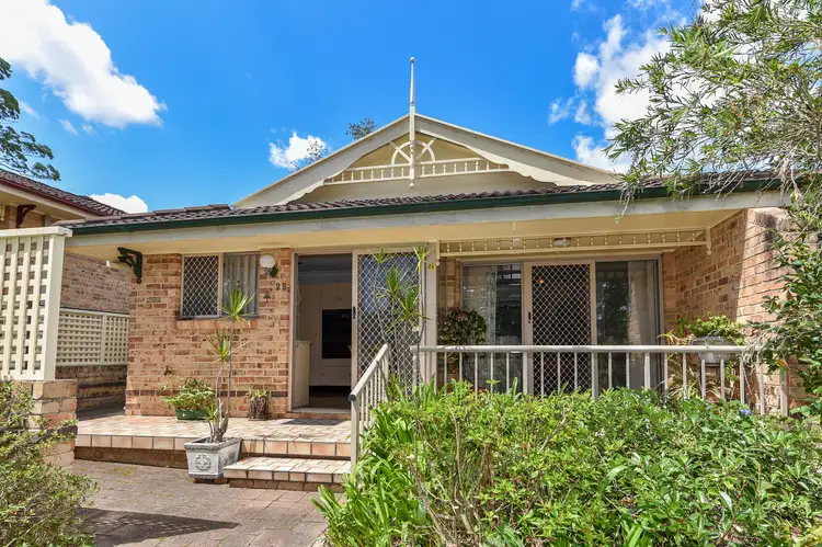 25/12-20 Kinarra Avenue, Wyoming NSW 2250