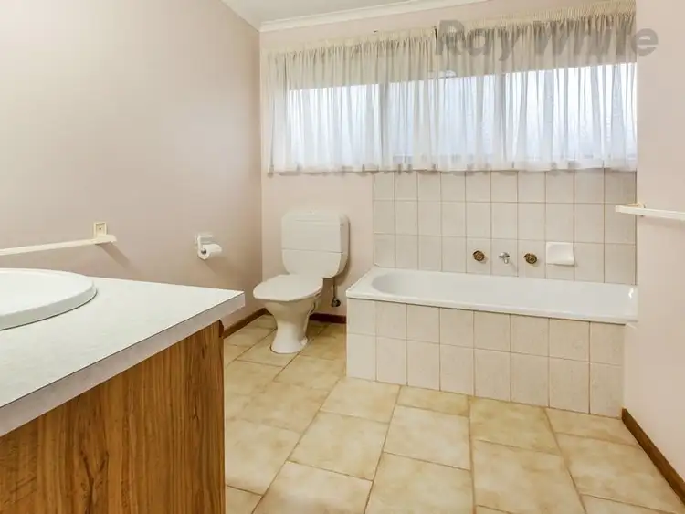 Fifth view of Homely house listing, 4 Yandiah Court, Frankston VIC 3199
