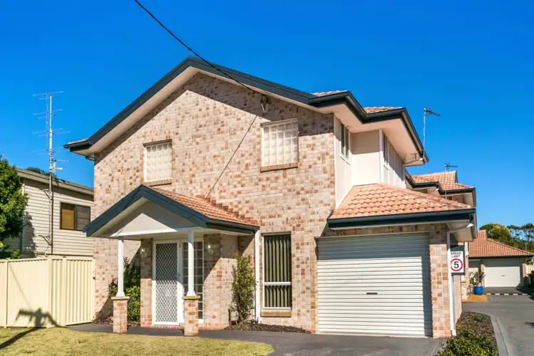 Main view of Homely house listing, 1/58-60 Peterborough Avenue, Lake Illawarra NSW 2528