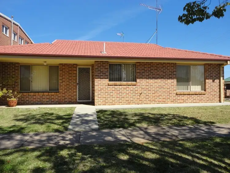 Main view of Homely unit listing, 1/90 Parkes Street, Temora NSW 2666