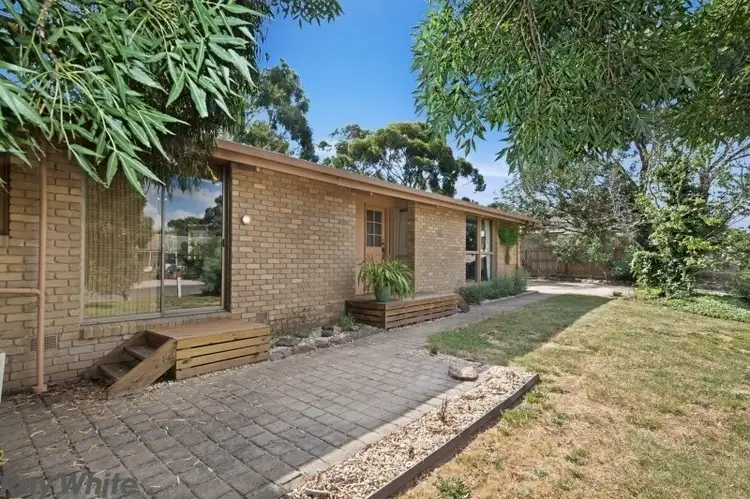 4 Newnham Drive, Romsey VIC 3434