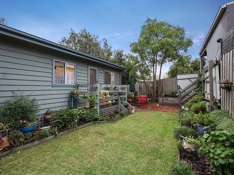 2/15 Coprosma Avenue, Frankston VIC 3199