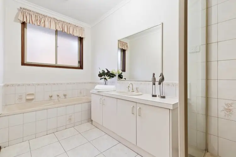 Seventh view of Homely house listing, 1 Kelrinda Close, Oakleigh South VIC 3167