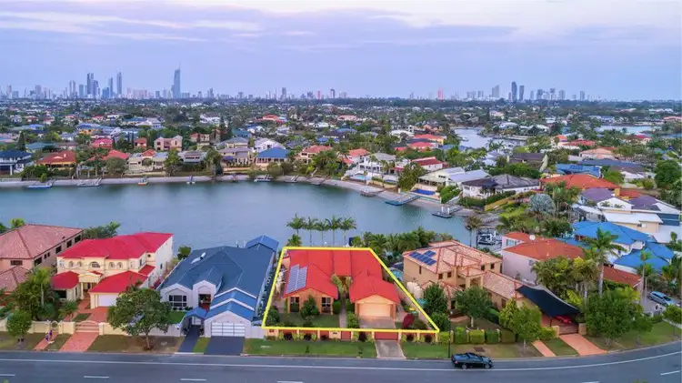 74 EDINBURGH ROAD, Benowa Waters QLD 4217