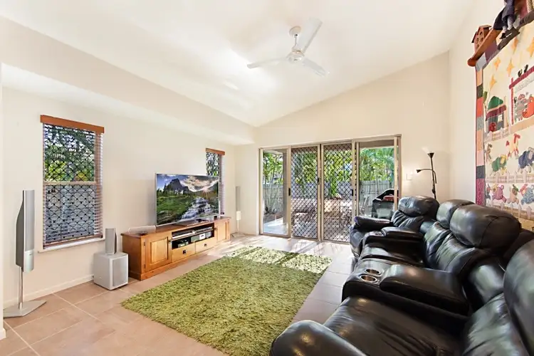 2/18 Coutts Drive, Bushland Beach QLD 4818