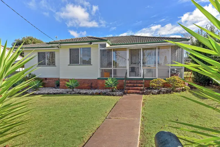 19 Berghofer Street, Rockville QLD 4350