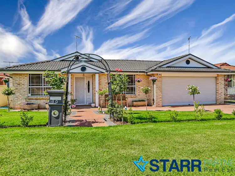 10 Robson Cres, St Helens Park NSW 2560