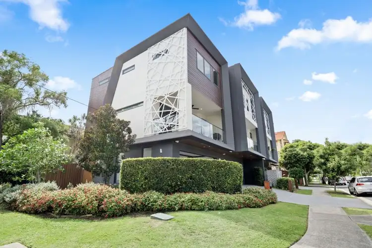 Main view of Homely villa listing, 1/27 Burra Street, Chevron Island QLD 4217