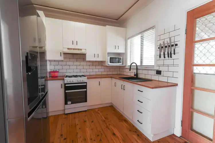 Sixth view of Homely house listing, 8 BELTANA AVENUE, Mount Austin NSW 2650