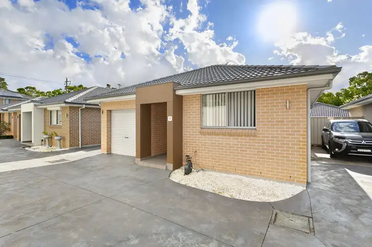 Main view of Homely villa listing, 5/17 Fox Hills Crescent, Prospect NSW 2148