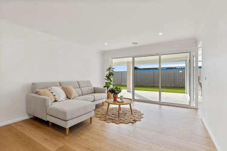 Seventh view of Homely house listing, 39 VALENCIA DRIVE, Gobbagombalin NSW 2650