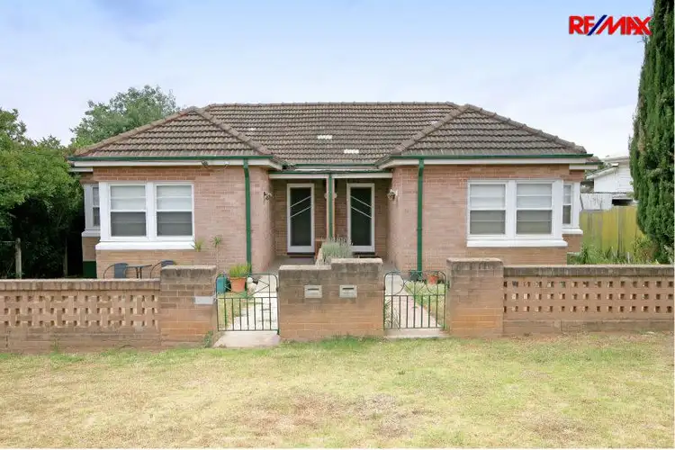 29 A & B Bolton St, Junee NSW 2663