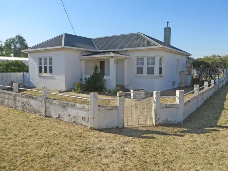 8 William St, Junee NSW 2663
