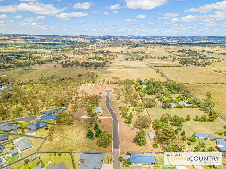 11 Campbell Parade, Armidale NSW 2350