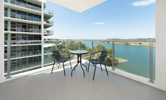 351/33 Lakefront Crescent