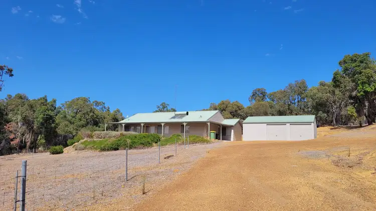208 Almond Ave, Bakers Hill WA 6562