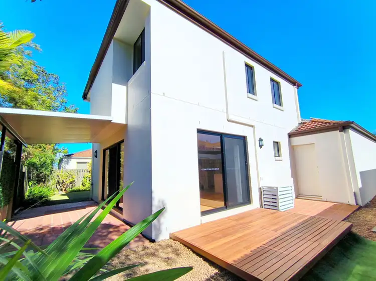 16 Oxbridge Chase, Arundel QLD 4214