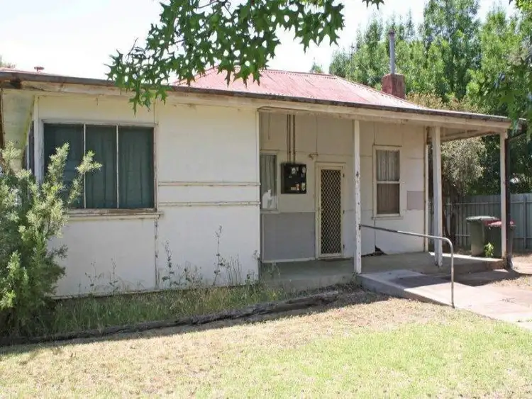 4 Elizabeth St, Junee NSW 2663