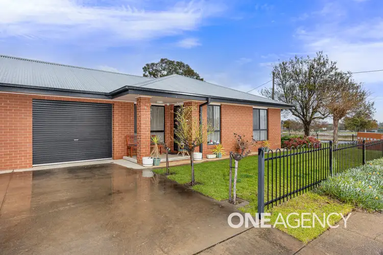 Main view of Homely unit listing, 1/2-4 MACQUARIE STREET, Mount Austin NSW 2650