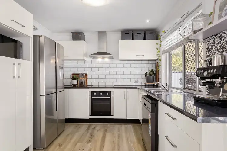 16 Terrier Court, Redland Bay QLD 4165