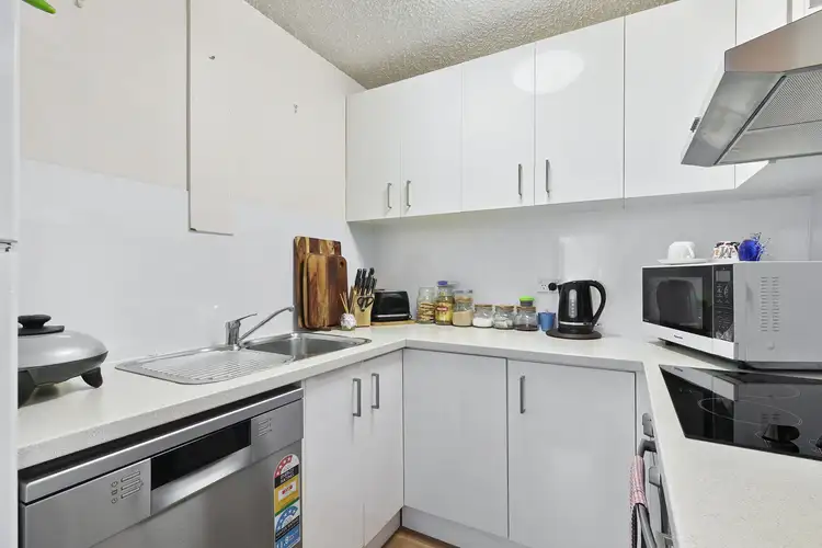 Fourth view of Homely unit listing, 2/137 Prince Edward Parade, Scarborough QLD 4020
