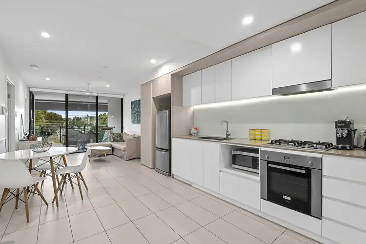 2011/123 Cavendish Road, Coorparoo QLD 4151