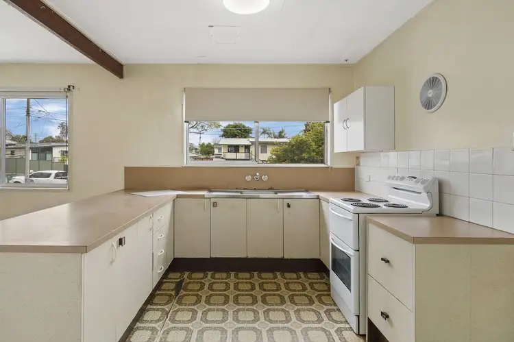 Fourth view of Homely house listing, 4 Flynn Court, Slacks Creek QLD 4127