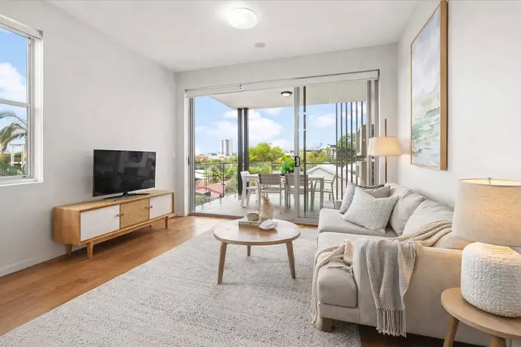 305 /28 Cartwright Street