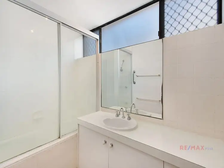 Seventh view of Homely unit listing, 2/25 Canberra Terrace, Kings Beach QLD 4551