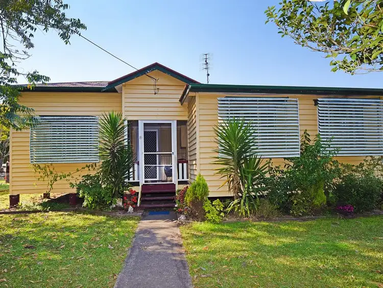 8 Railway Street, Landsborough QLD 4550
