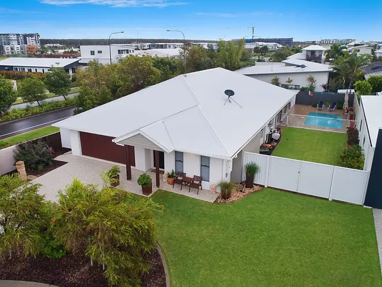8 Blade Court, Birtinya QLD 4575