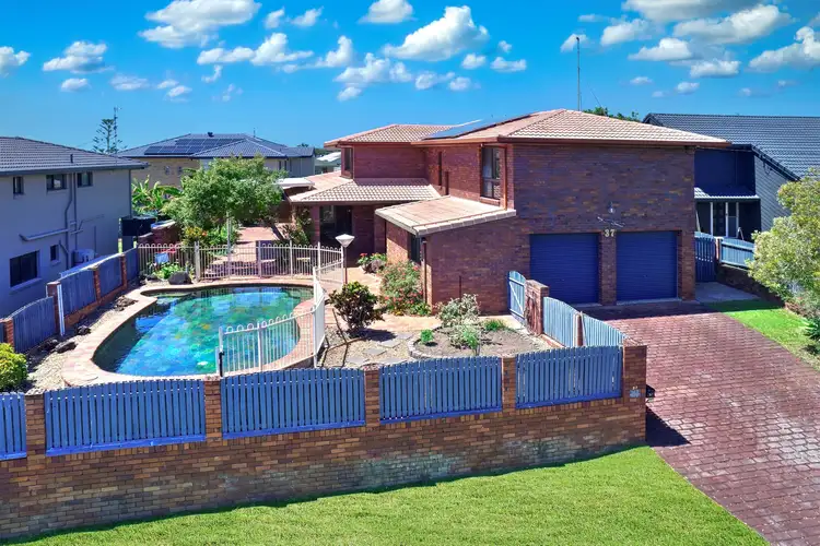 37 Enfield Crescent, Battery Hill QLD 4551