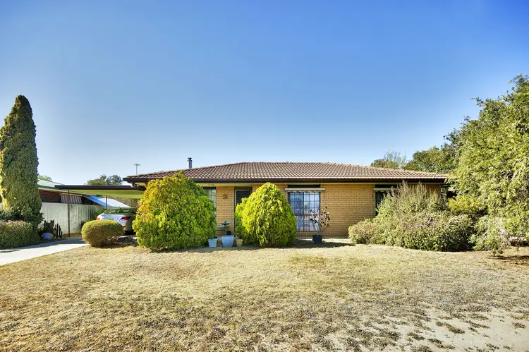 122 Burton Street, Deniliquin NSW 2710
