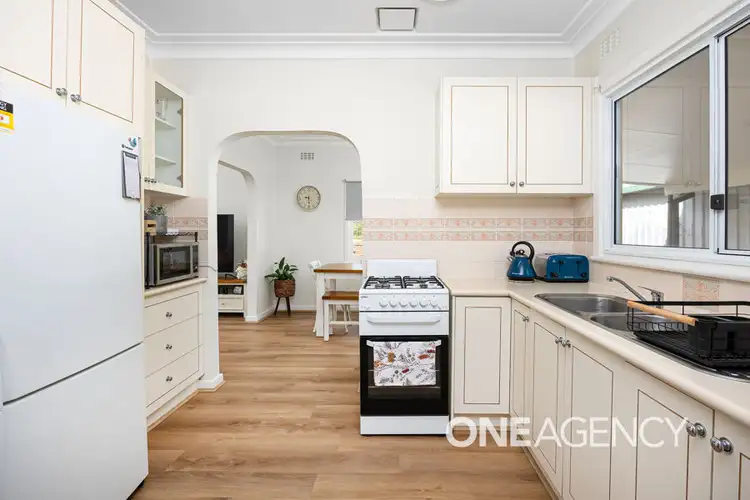 Fifth view of Homely house listing, 2/142 GROVE STREET, Kooringal NSW 2650