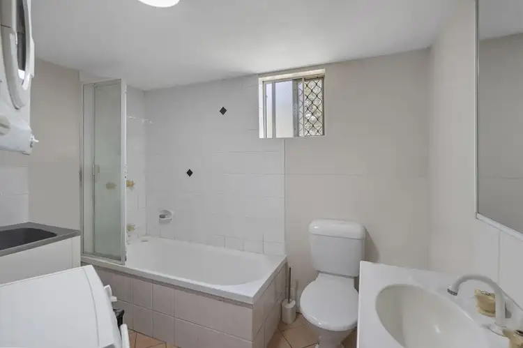 Sixth view of Homely unit listing, 2/75 Junction Rd, Clayfield QLD 4011