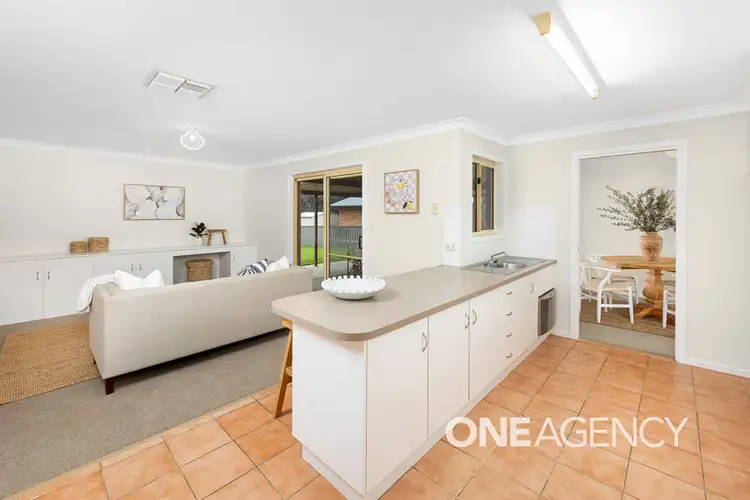 Sixth view of Homely house listing, 10 TRUSCOTT DRIVE, Ashmont NSW 2650