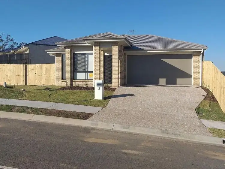2 Callistemon Cres