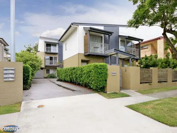 Main view of Homely townhouse listing, 2/20 Kent Street, Hamilton QLD 4007