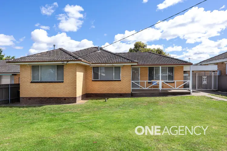 19 LEAVENWORTH DRIVE, Mount Austin NSW 2650