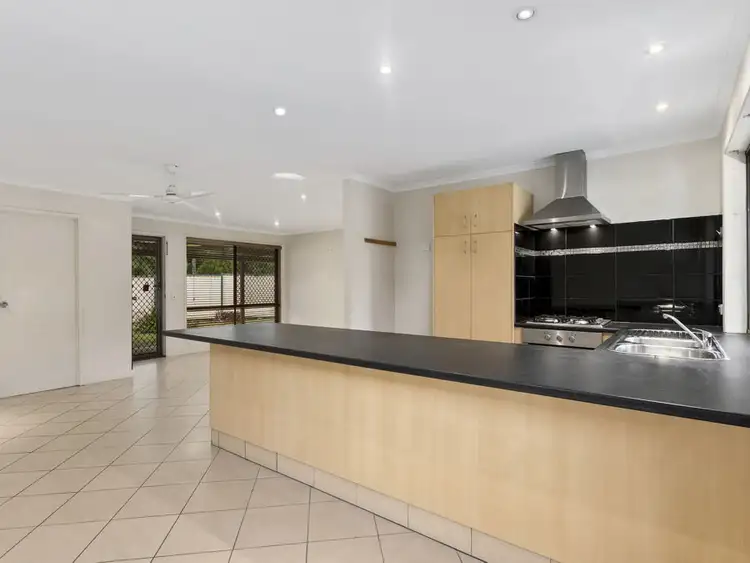 2/9 Hoya Court, Labrador QLD 4215