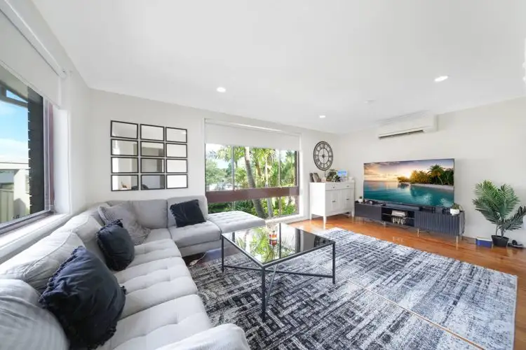 Second view of Homely house listing, 8 Loire Place, Kearns NSW 2558